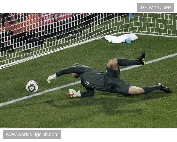 校园足球门将惊险失误瞬间趣味盘点深度精选纪实专题全景回顾集锦